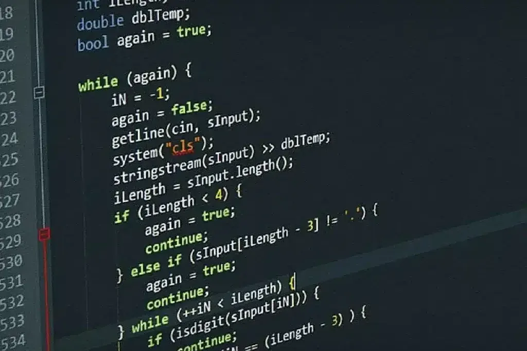 Programmcode auf einem Bildschirm – eigene Schnittstellen zwischen Messgeräten und Auswertung